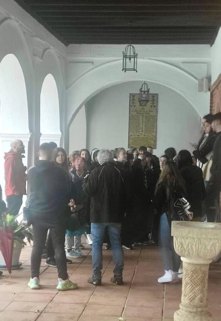 cientos-de-jovenes-visitan-el-santuario-de-la-cinta-huelva